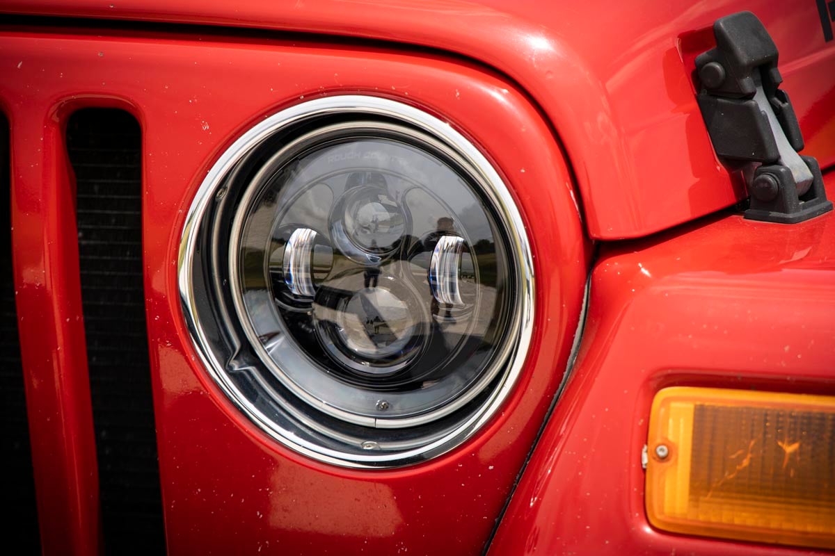 7 Inch LED Headlights | DOT Approved | Jeep Wrangler JK (07-18)/Wrangler Unlimited (04-06)