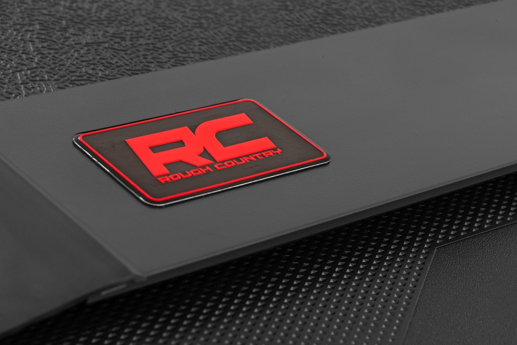 Hard Low Profile Bed Cover | 5' Bed | w/Cargo Mgmt | Nissan Frontier (22-25)