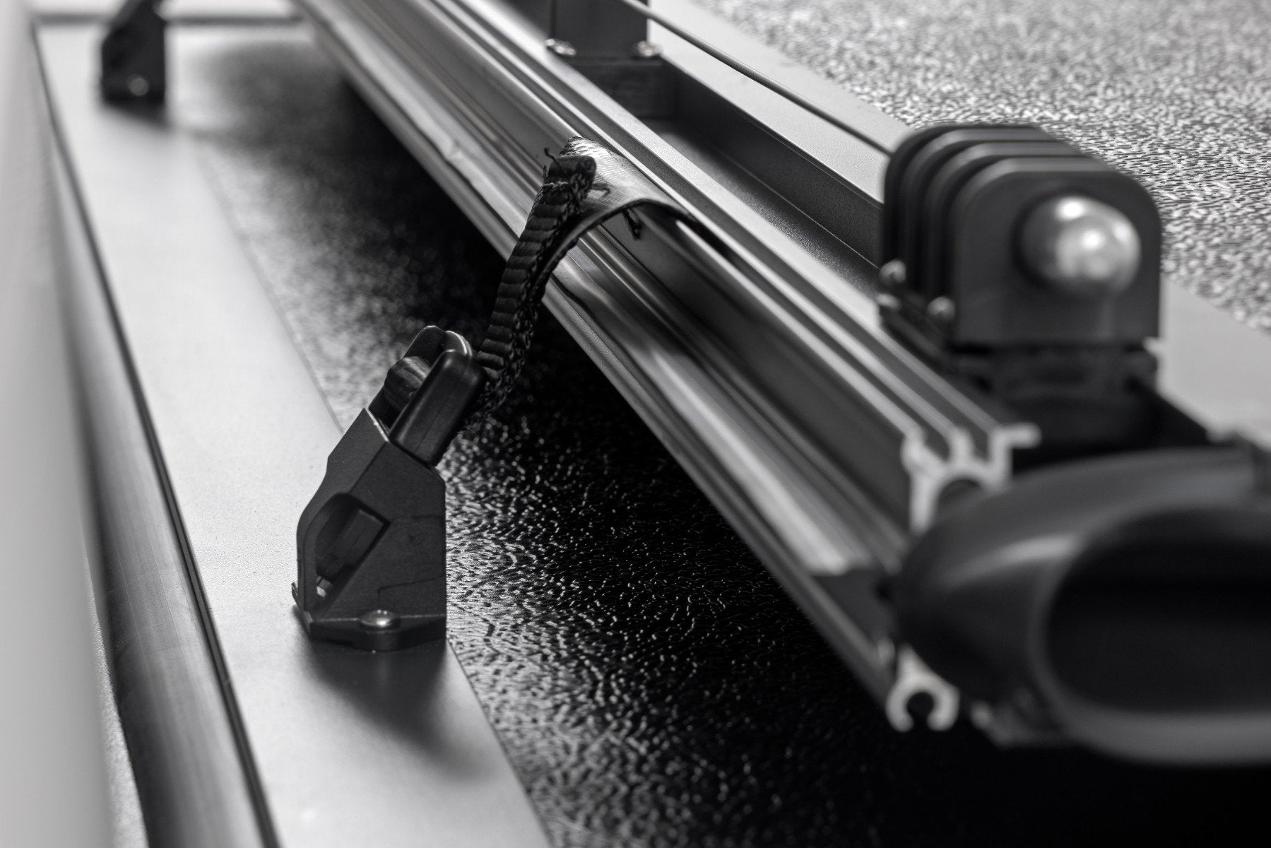 Hard Low Profile Bed Cover | 5' Bed | Toyota Tacoma 2WD/4WD (2024-2025)