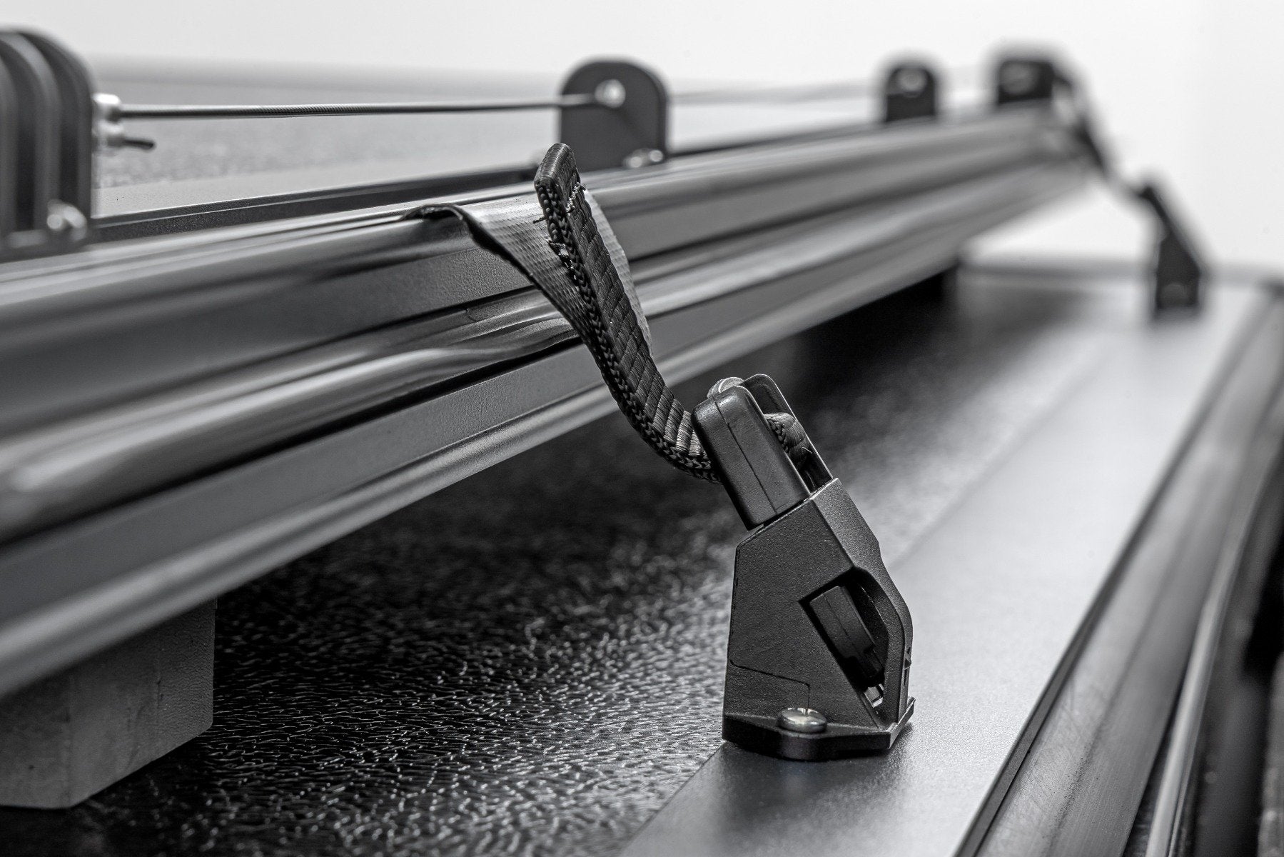 Hard Low Profile Bed Cover | 6'10" Bed | Ford F-250/F-350 Super Duty (17-25)