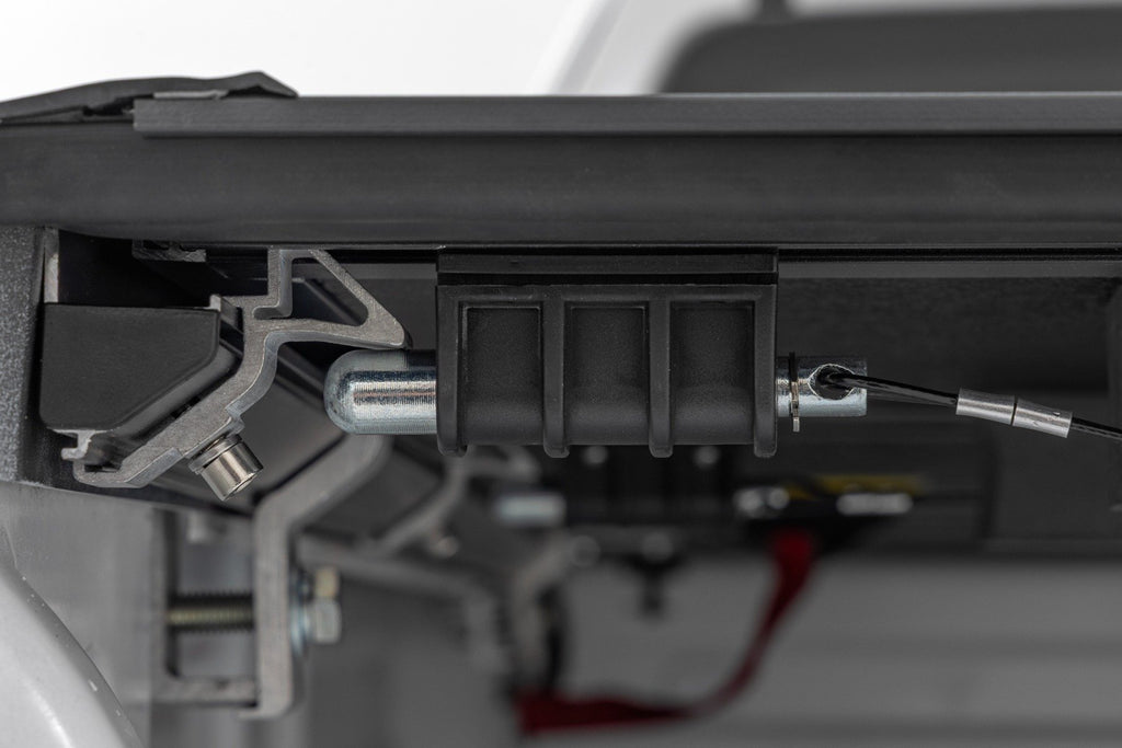 Hard Low Profile Bed Cover | 6' Bed | Chevy/GMC Canyon/Colorado (15-25)