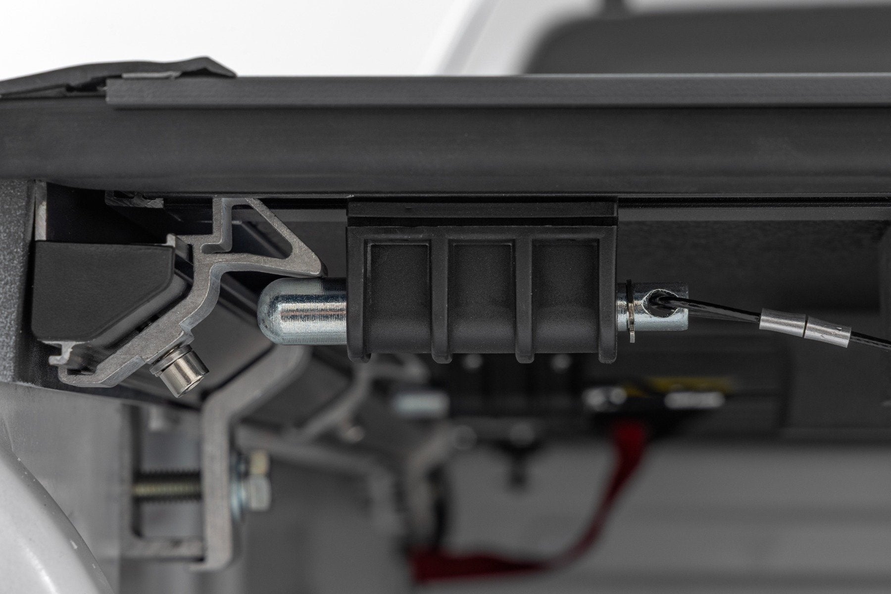 Hard Low Profile Bed Cover | 6' Bed | Chevy/GMC Canyon/Colorado (15-25)