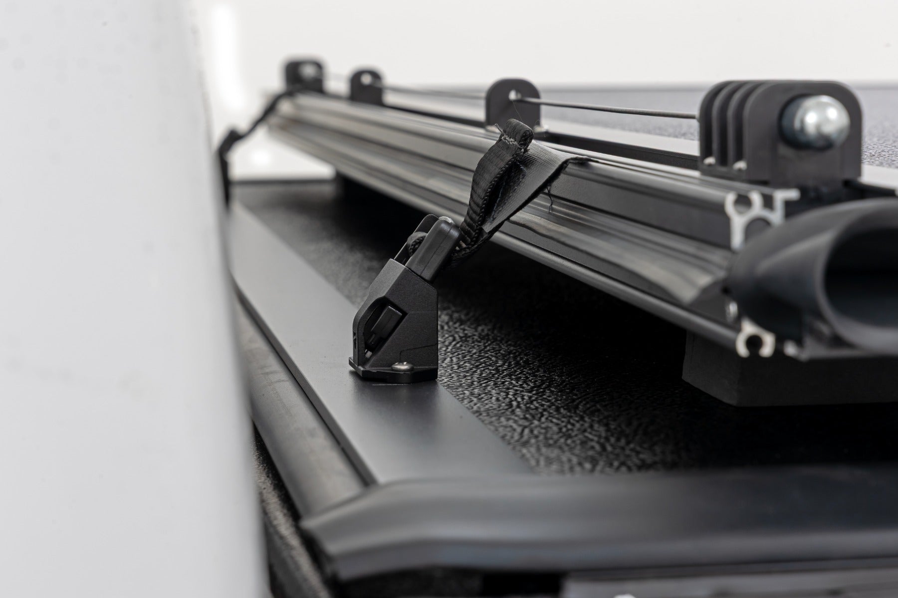 Hard Low Profile Bed Cover | 6'7" Bed | Ford F-150 2WD/4WD (2004-2014)