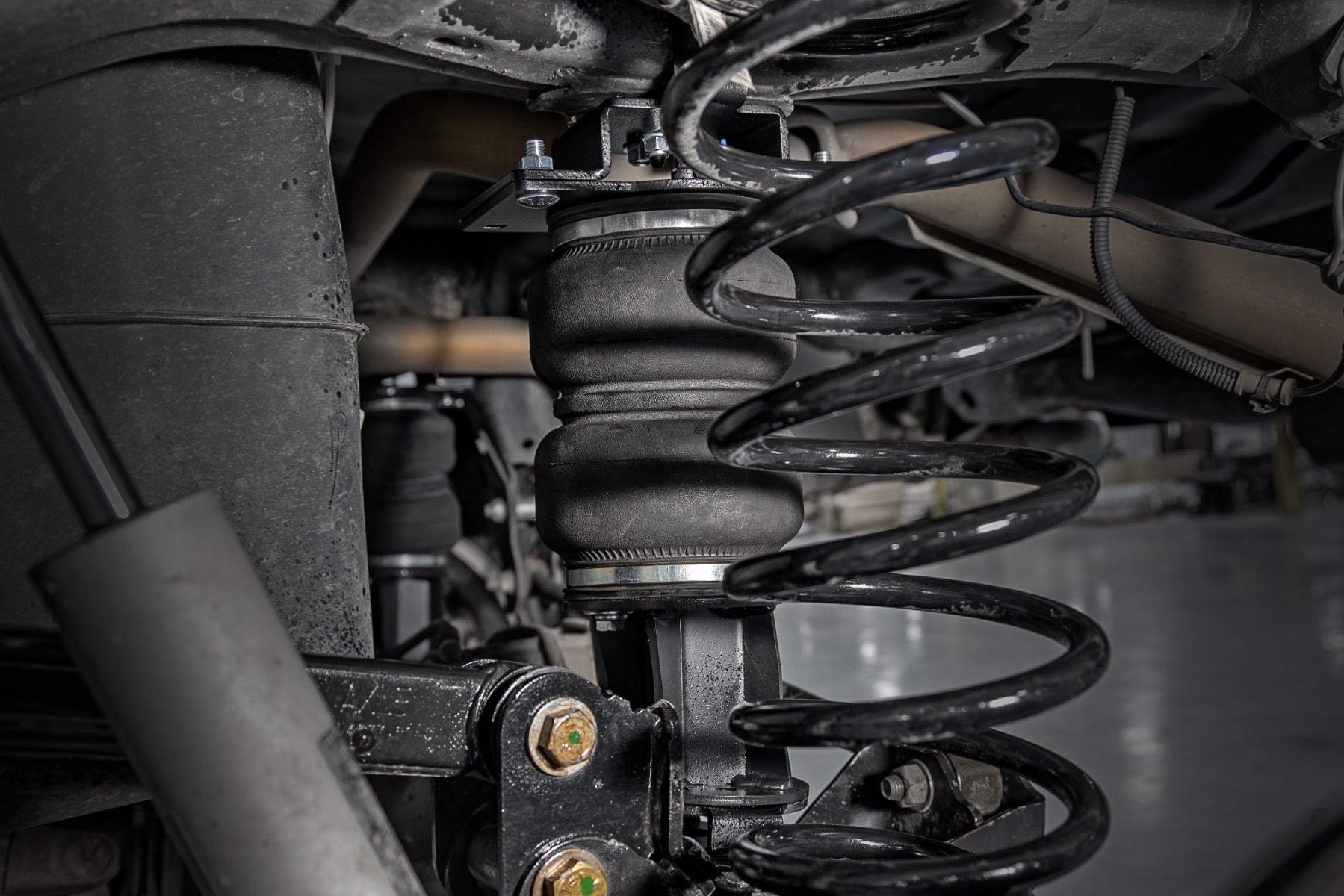 Air Spring Kit w/compressor | Wireless Controller | Stock Height | Ram 1500 (10-18 & Classic)