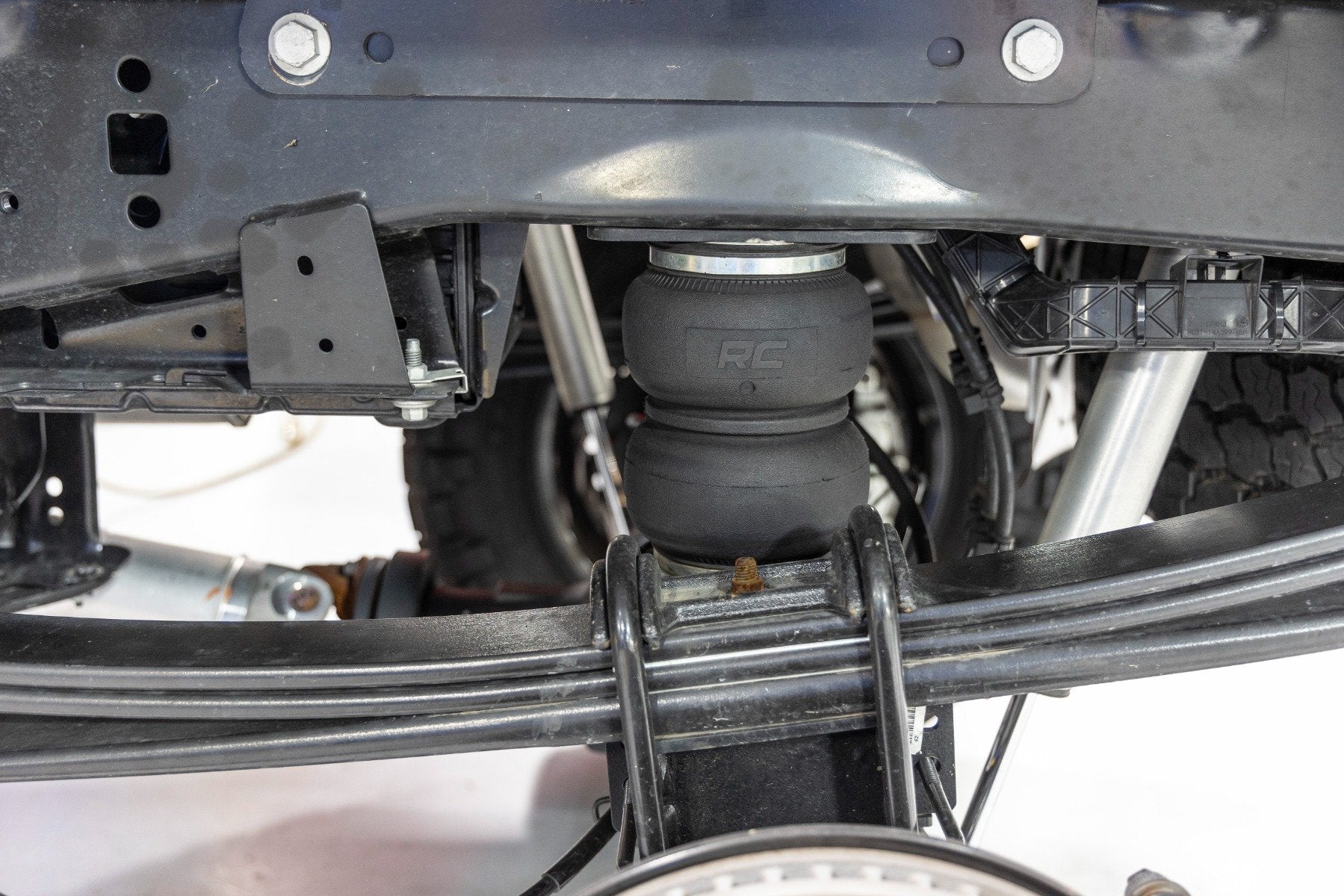 Air Spring Kit w/compressor | Wireless Controller | Ford F-250/F-350 Super Duty (17-25)