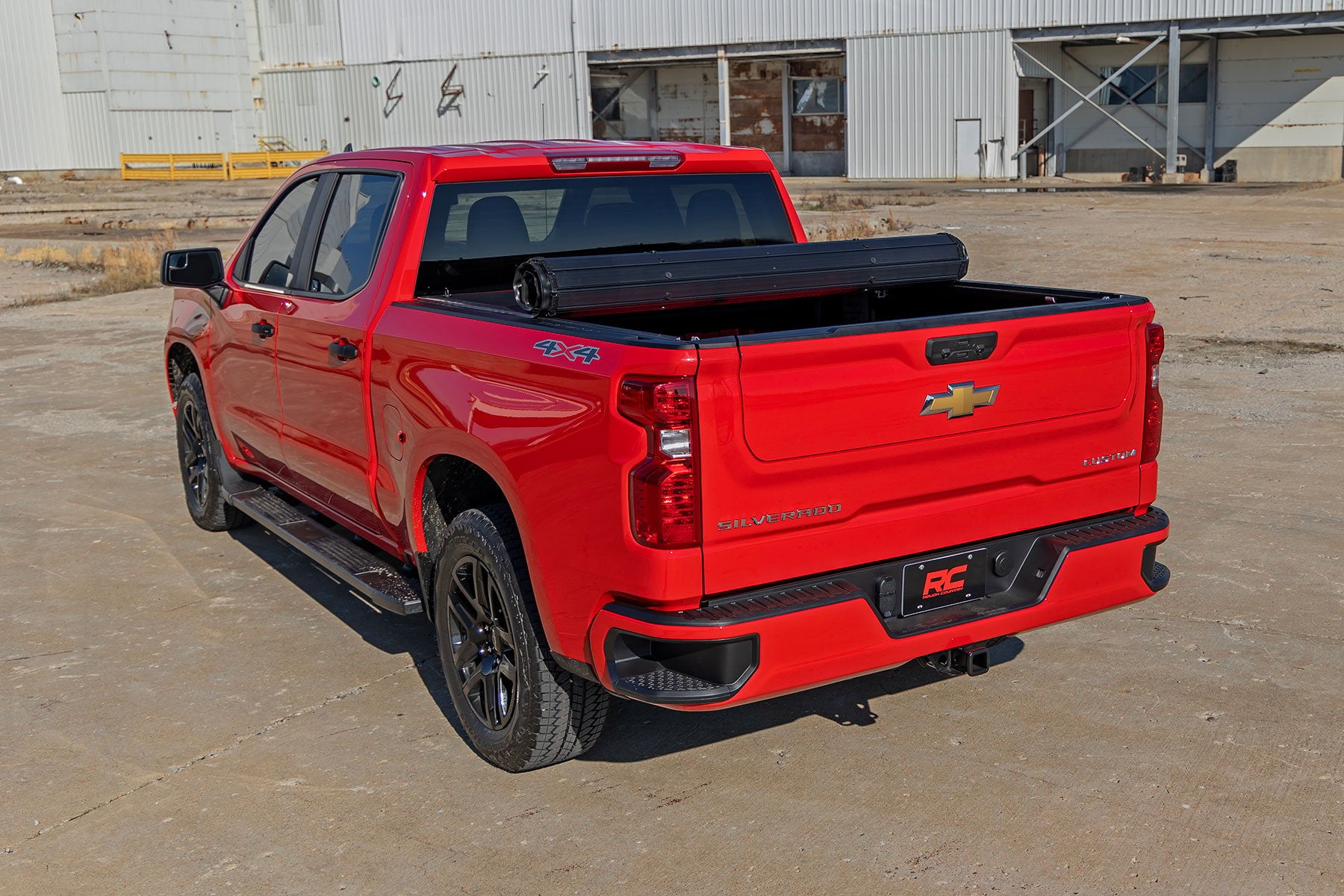 Hard Roll Up Bed Cover | 5'10" Bed | Chevy/GMC Sierra/Silverado 1500 (19-25) 