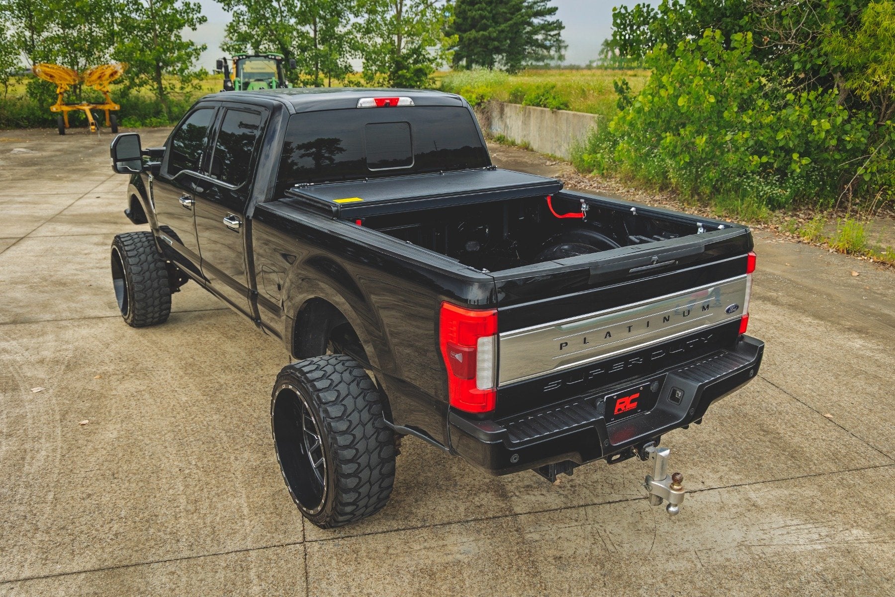 Hard Low Profile Bed Cover | 6'10" Bed | Ford F-250/F-350 Super Duty (17-25)